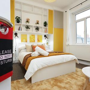 Cardiff City Guesthouse, Central Rooms, Fast Wi-Fi, On-Street Parking
